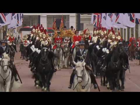 Royal procession along the Mall for South Korean president's UK state visit