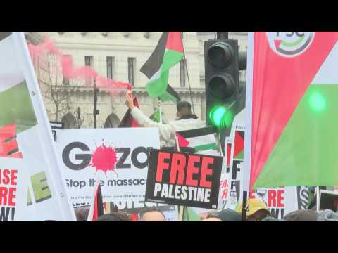 Thousands march in London in support of Palestinian people