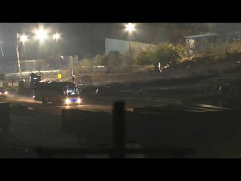 Bus transporting released Palestinian prisoners leaves Ofer prison to WB