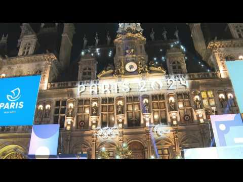 Bach, Hidalgo unveil Olympic decor on Paris city hall facade