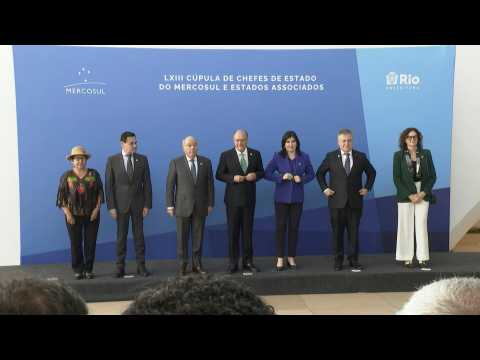 Foreign ministers of Mercosur trade bloc pose for family picture