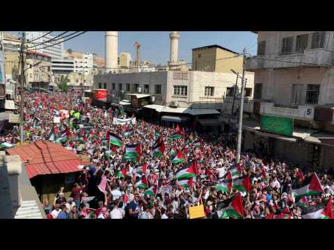 Thousands of Jordanians rally in support of Gaza