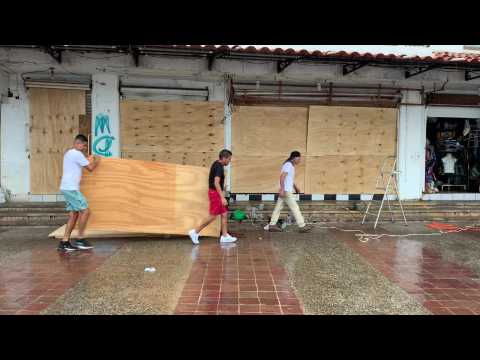 Mexicans board up businesses as Hurricane Lidia approaches