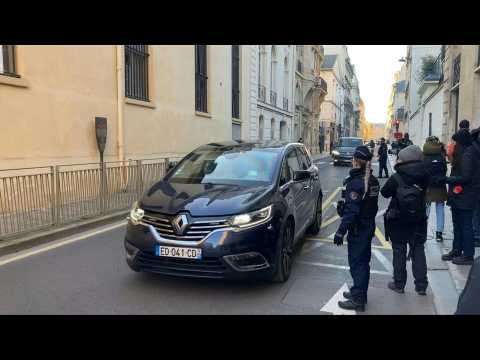 New French government: in front of the Prime Minister's office