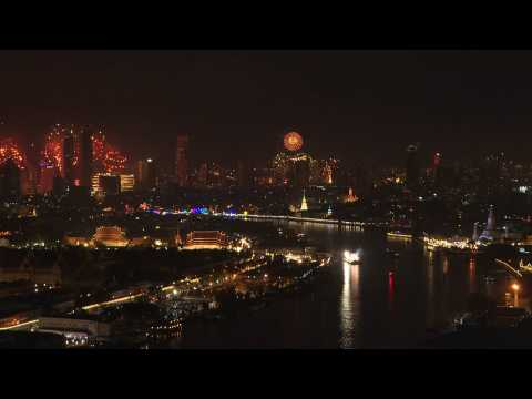Bangkok welcomes the New Year with fireworks