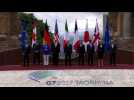 G7 leaders meet, pose for family photo
