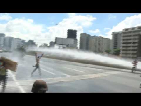 Fresh clashes at anti-Maduro protest in Caracas