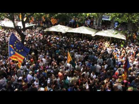 Protests as police detain Catalan officials in referendum crisis