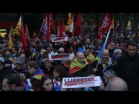 Barcelona: protesters block Sants train station