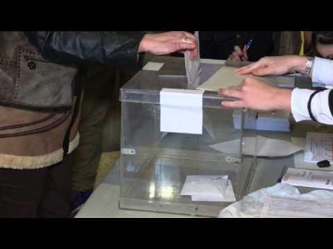Crowds flood into polling stations in Barcelona for Catalan vote