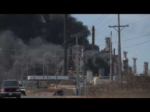 US oil refinery explosion causes fire