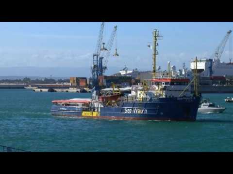 Rescued Sea Watch migrants arrive in Sicily