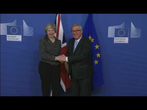 May meets with Juncker in bid to save Brexit deal