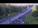 Crowd arrives in Windsor for the royal wedding (2)