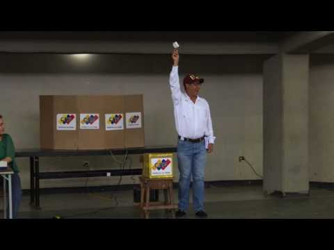Venezuelan opposition candidate Henri Falcon casts his vote