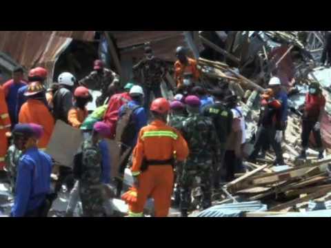 Indonesia: Images of rescuers at work in Tsunami-hit Palu
