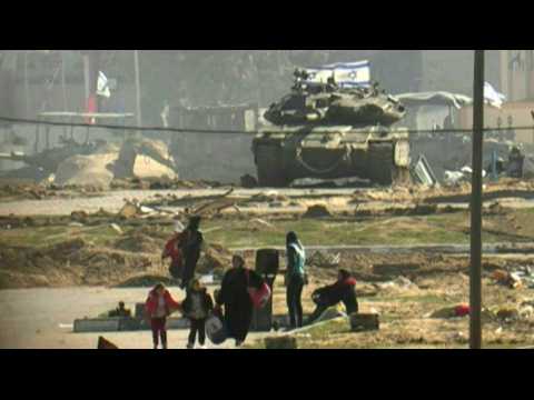 Palestinians flee Khan Yunis in southern Gaza as Israeli tanks advance