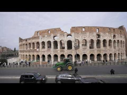 Italian farmers stage symbolic protest by the Colosseum