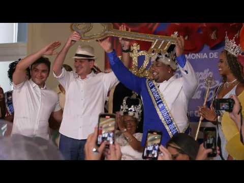 Rio mayor hands over keys to the city to mark the start of carnival