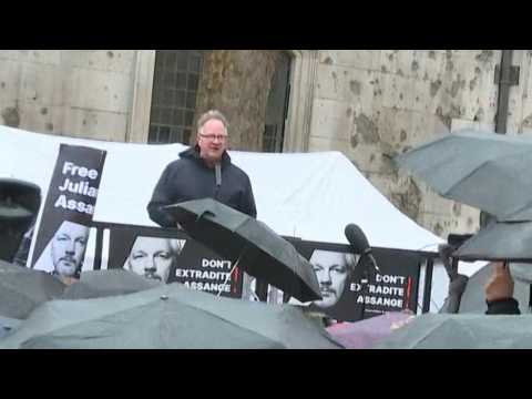 'We want to defend press freedom': IFJ representative addresses Assange supporters