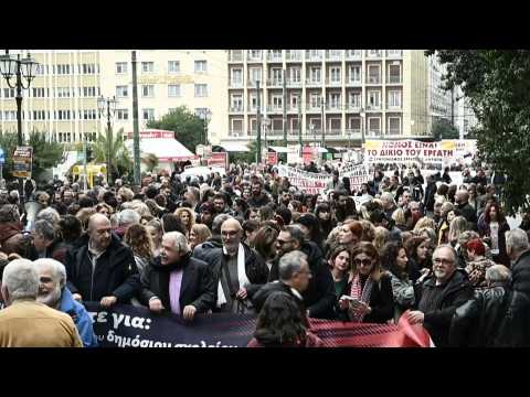 Greece: Tens of thousands protest one year on since deadly train tragedy