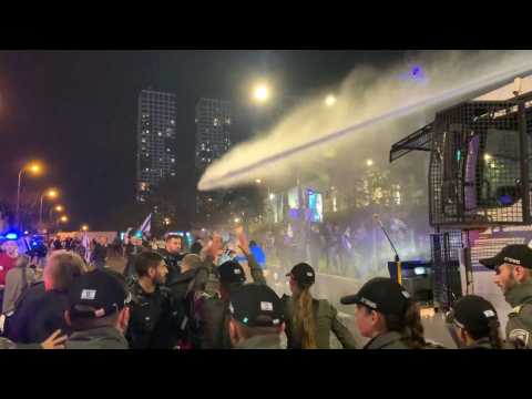 Israeli police clash with anti-government protesters in Tel Aviv