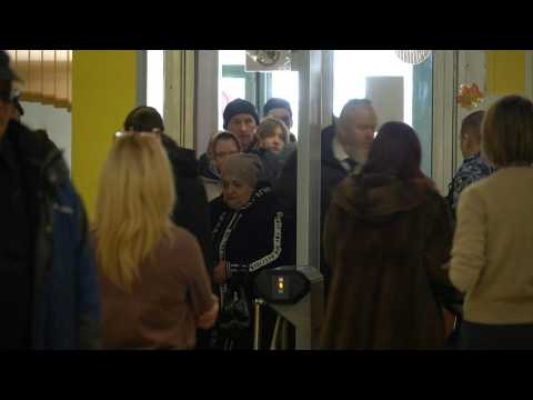 Numbers surge at Moscow polling station in Navalnaya protest