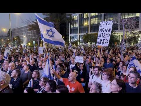 Anti govt Israelis demonstrate in Tel Aviv