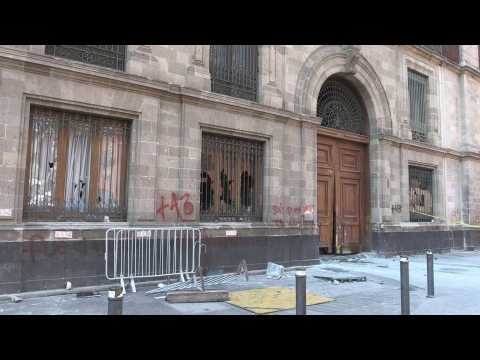 Mexico: Damage to presidential palace entrance after protest for missing students