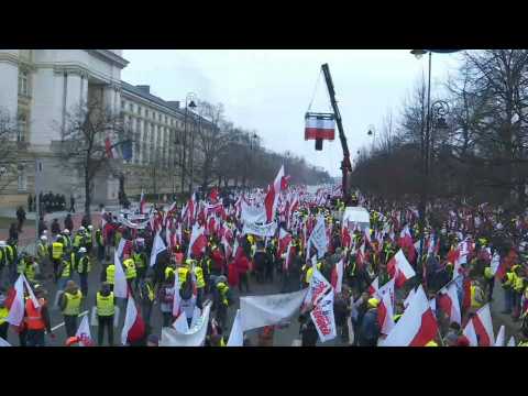 Polish farmers protest in Warsaw against EU climate measures