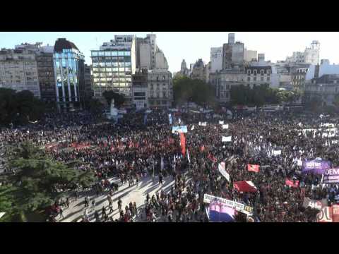 Students march through Buenos Aires against university budget cuts