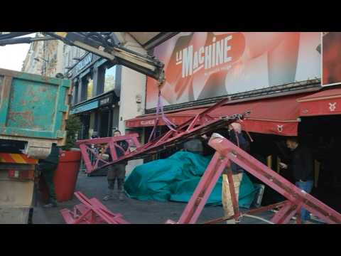 Blades of Paris landmark Moulin Rouge windmill collapse