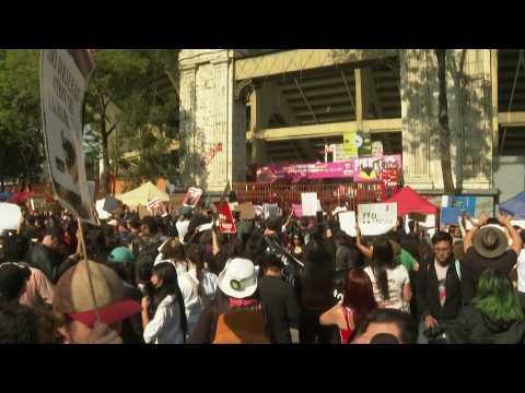 Protesters try to block access to Mexico City bullring as bullfighting resumes