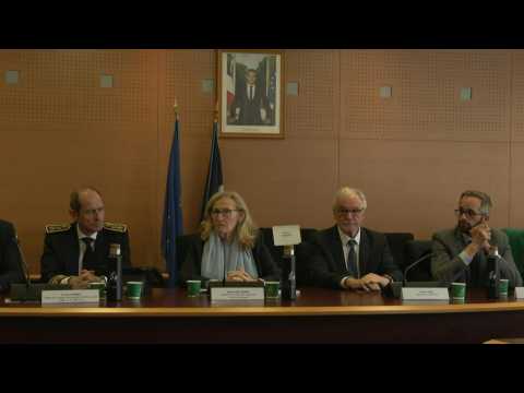 French Education Minister lend support to school principal threatened with knife