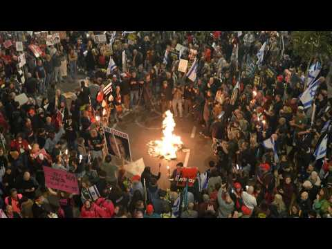 Israelis rally in Tel Aviv for early elections, hostage deal