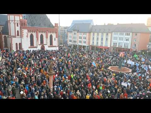 Thousands protest against far-right in Frankfurt