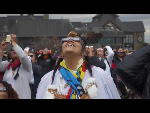 Thousands flock to Niagara Falls to experience a total solar eclipse