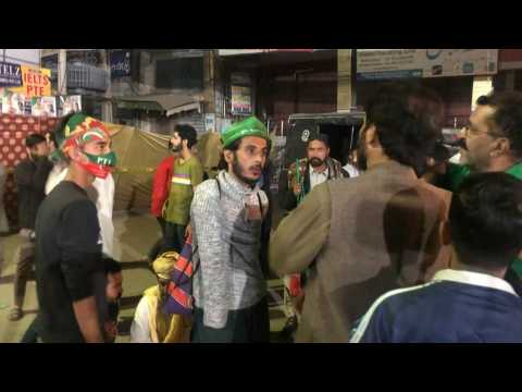 Pakistan: Imran Khan supporters remain at site of attempted assassination