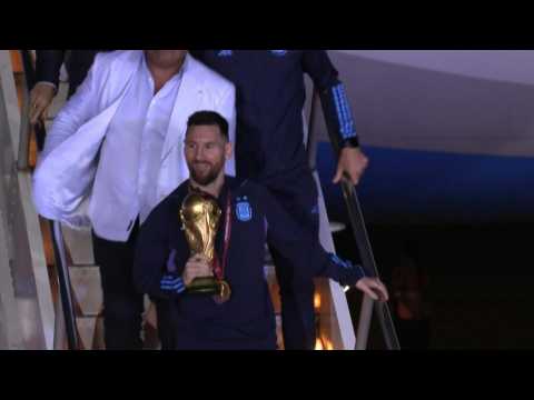 Messi and the Argentinian football team arrive at airport after World Cup win