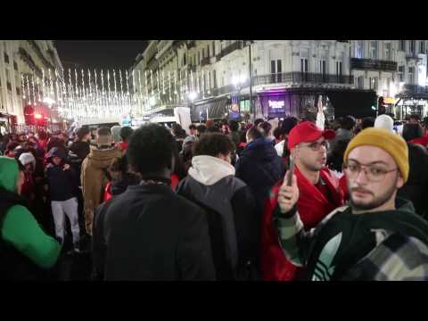 Des supporters Marocain célèbrent la victoire du Maroc face à la Belgique