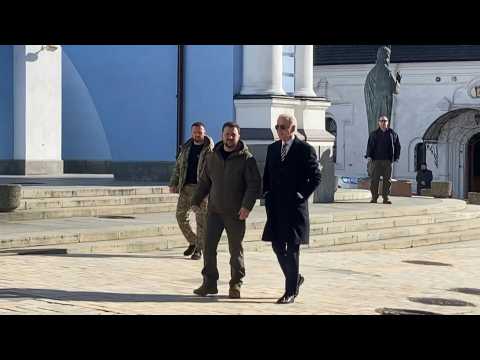 Biden makes surprise visit to Kyiv