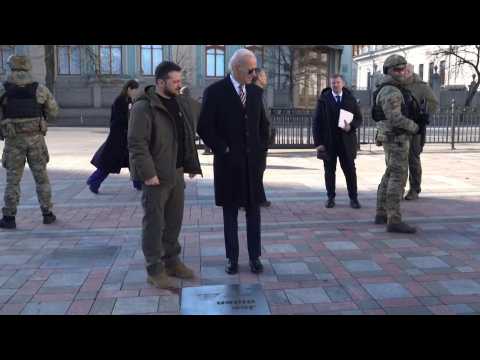 Ukraine: Zelensky unveils a plaque for US President Joe Biden in Kyiv