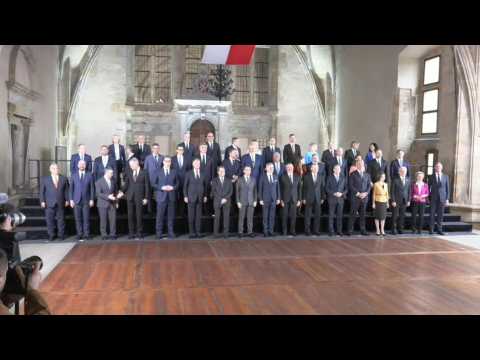 European leaders take family photo at Prague summit