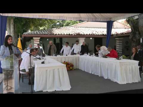 Colombia govt representatives and ELN guerrillas meet in Venezuela