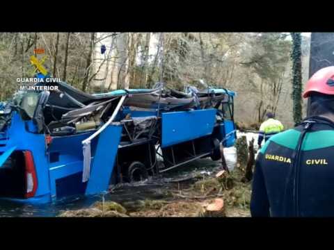 Emergency workers in Galicia pull bus out of river after deadly crash