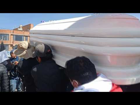 Peru: Relatives of victims of clashes bid farewell to their loved ones