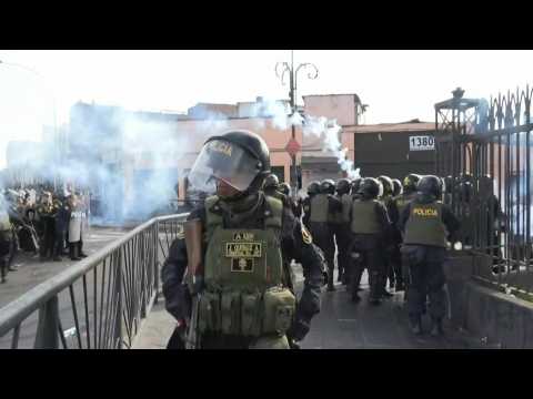 Clashes between Peruvian police and protesters in Lima