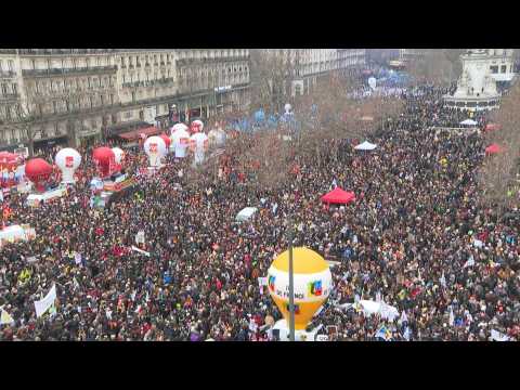 Crowds gather in Paris before march against protest reform