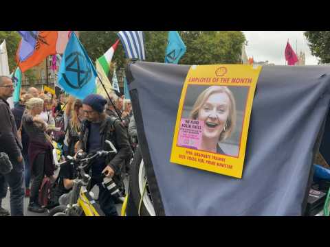 Extinction Rebellion begins ‘weekend of resistance’ with march through London
