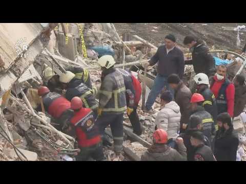 Rescuers search for survivors after earthquake in Turkey's Diyarbakir